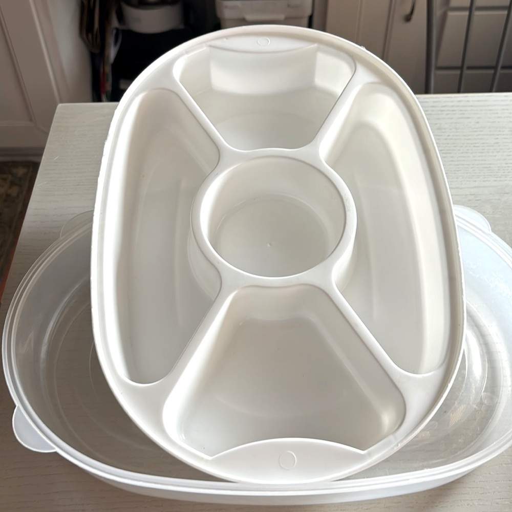 Aero Housewares Oval 5 Compartment Divided Serve ware and storage